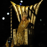 Фото с выступления Мадонны на Суперкубке НФЛ
